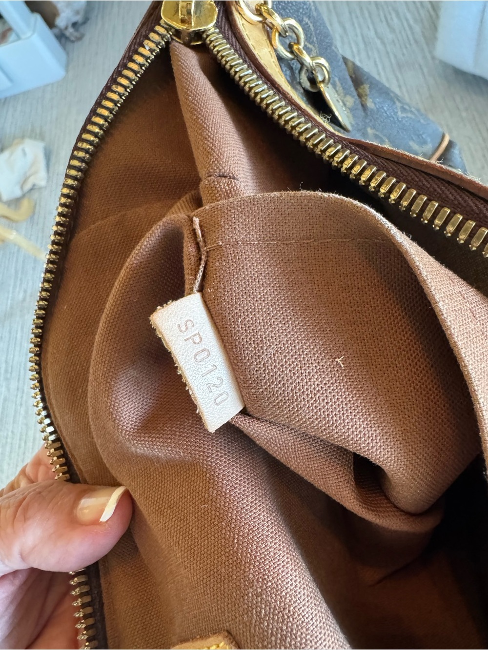 Louis Vuitton Tivoli GM Brown Monogram Canvas Tote. Authenticated. - Picture 6 of 9